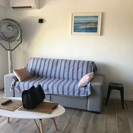 Studio 50m De La Mer Apartment